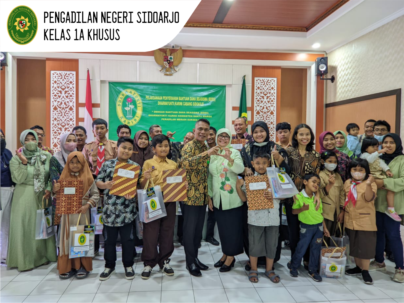 PENYERAHAN BANTUAN DANA BEA SISWA (BDBS) DHARMAYUKTI KARINI CAB. SIDOARJO TAHUN 2023